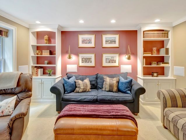 4 Wagon Wheel Rd, North Attleboro, MA 02760