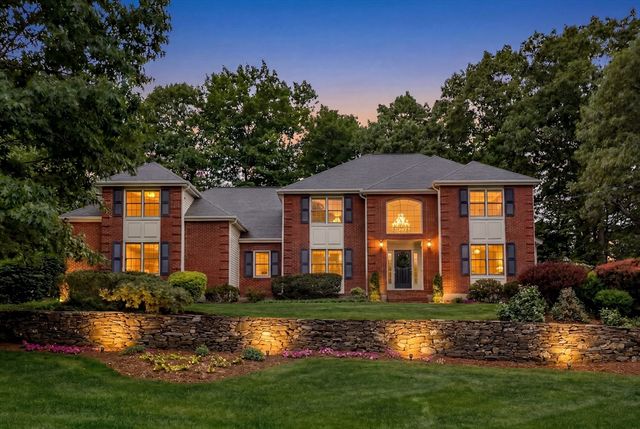 4 Wagon Wheel Rd, North Attleboro, MA 02760