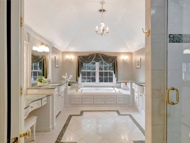 4 Wagon Wheel Rd, North Attleboro, MA 02760