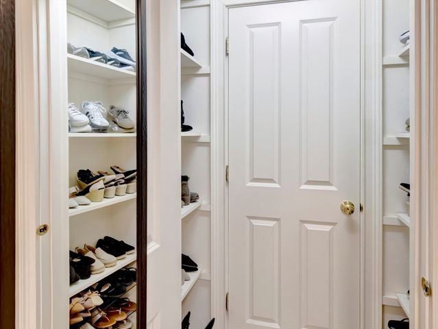 4 Wagon Wheel Rd, North Attleboro, MA 02760