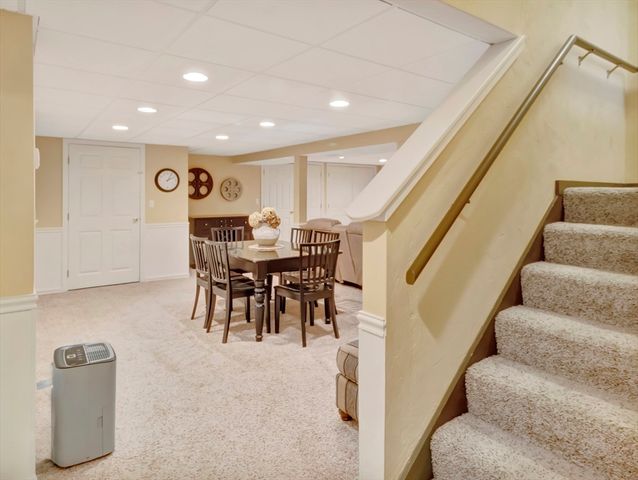 4 Wagon Wheel Rd, North Attleboro, MA 02760
