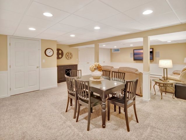 4 Wagon Wheel Rd, North Attleboro, MA 02760