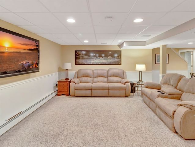 4 Wagon Wheel Rd, North Attleboro, MA 02760