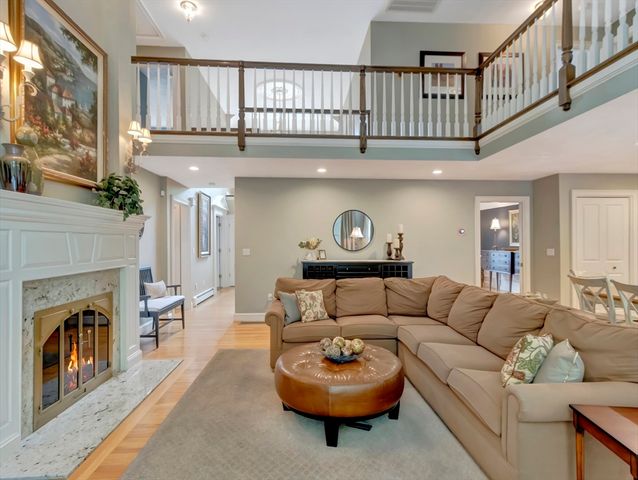 4 Wagon Wheel Rd, North Attleboro, MA 02760