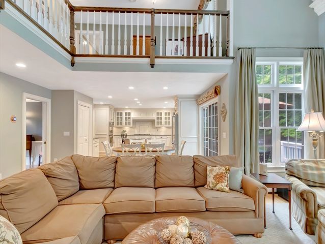 4 Wagon Wheel Rd, North Attleboro, MA 02760