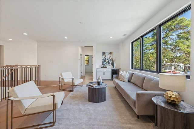 1225 Du Barry Lane, Houston, TX 77018