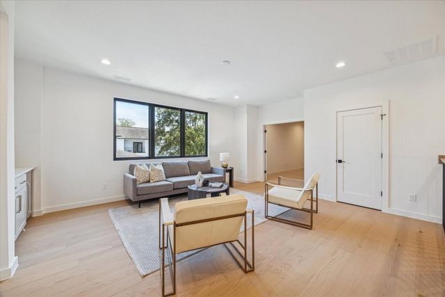 1225 Du Barry Lane, Houston, TX 77018