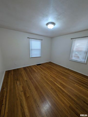 3129 N PARISH Avenue, Peoria, IL 61604