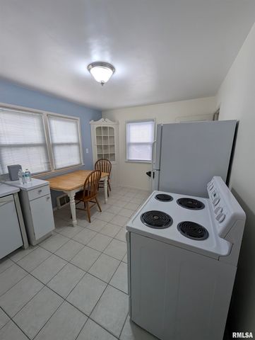 3129 N PARISH Avenue, Peoria, IL 61604