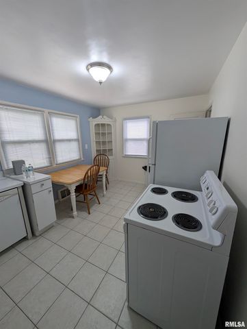 3129 N PARISH Avenue, Peoria, IL 61604