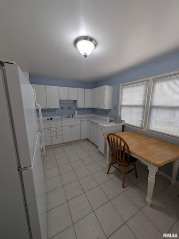 3129 N PARISH Avenue, Peoria, IL 61604