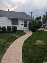 3129 N PARISH Avenue, Peoria, IL 61604