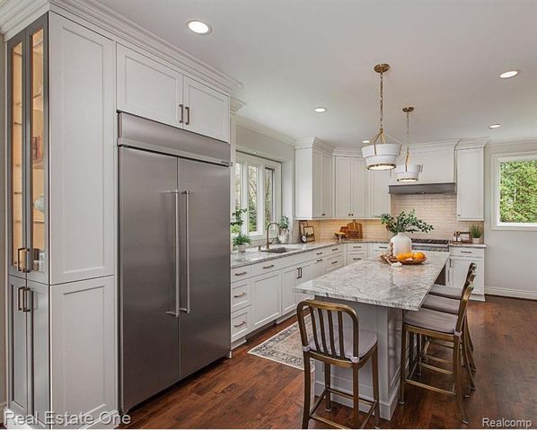 960 Hill Hollow Lane, Milford, MI 48381