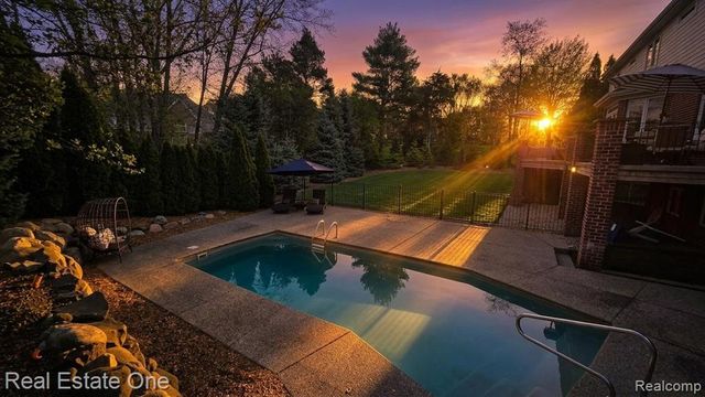 960 Hill Hollow Lane, Milford, MI 48381