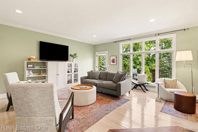960 Hill Hollow Lane, Milford, MI 48381