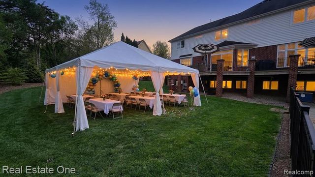 960 Hill Hollow Lane, Milford, MI 48381