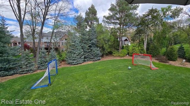 960 Hill Hollow Lane, Milford, MI 48381