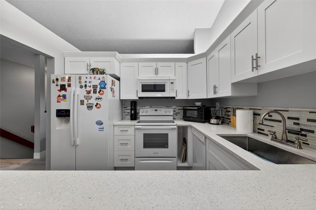 204 Lincoln Court 204, Deerfield Beach, FL 33442