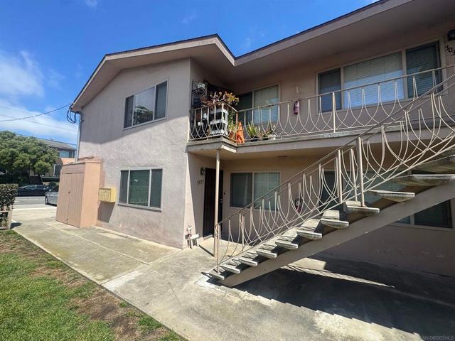 3035 Macaulay, San Diego, CA 92106