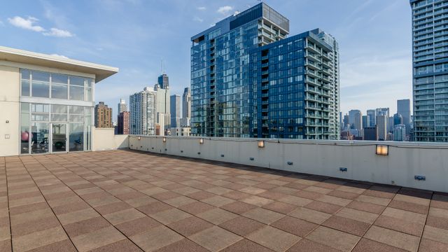 230 W DIVISION Street 1503, Chicago, IL 60610