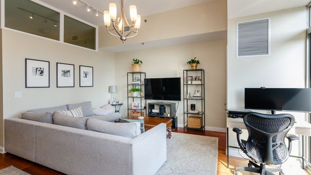 230 W DIVISION Street 1503, Chicago, IL 60610