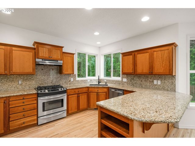 8416 Sw CEDARCREST St, Portland, OR 97223