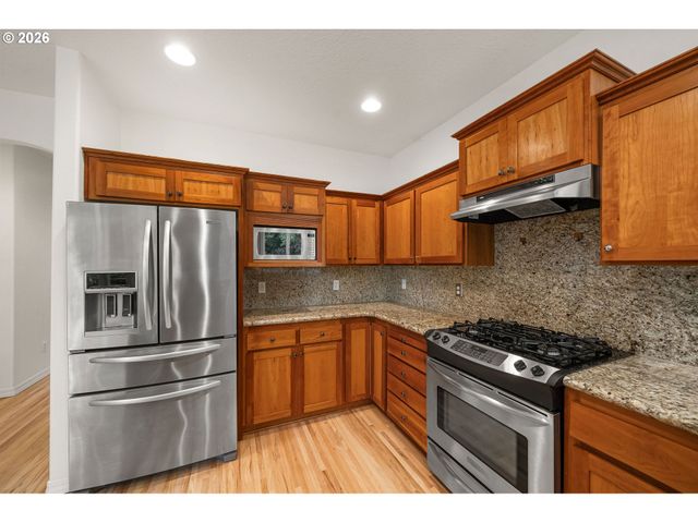 8416 Sw CEDARCREST St, Portland, OR 97223