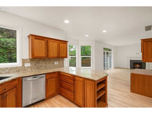 8416 Sw CEDARCREST St, Portland, OR 97223