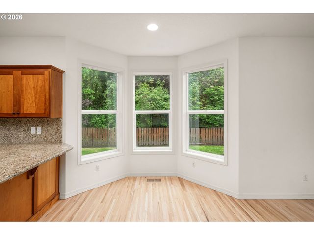 8416 Sw CEDARCREST St, Portland, OR 97223