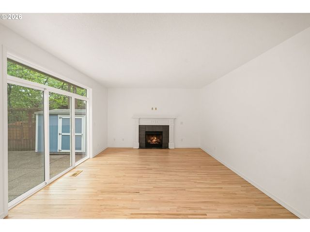 8416 Sw CEDARCREST St, Portland, OR 97223