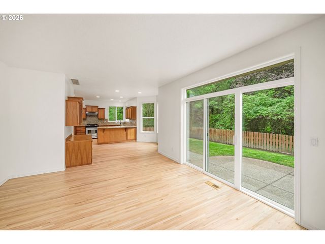 8416 Sw CEDARCREST St, Portland, OR 97223