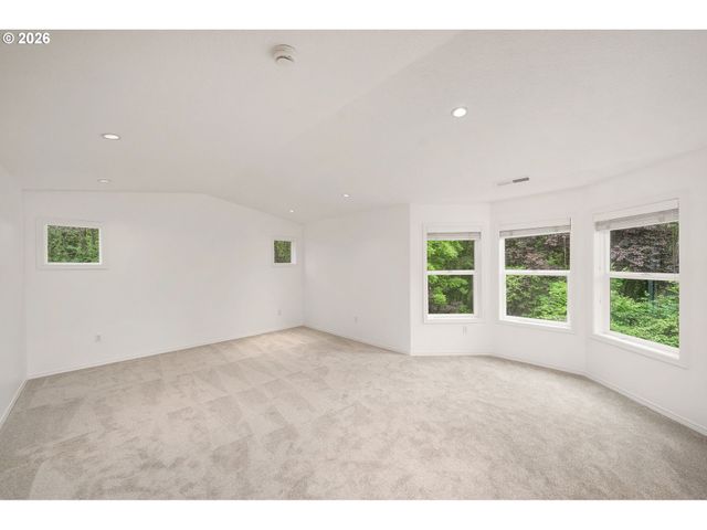 8416 Sw CEDARCREST St, Portland, OR 97223