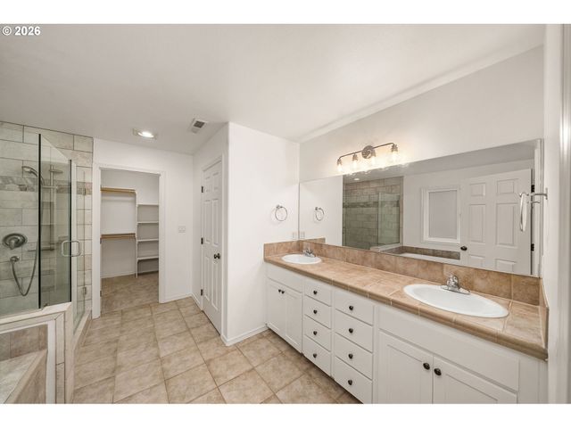 8416 Sw CEDARCREST St, Portland, OR 97223