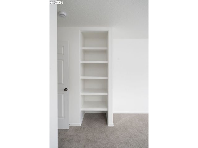 8416 Sw CEDARCREST St, Portland, OR 97223
