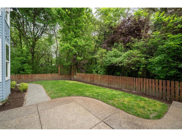 8416 Sw CEDARCREST St, Portland, OR 97223