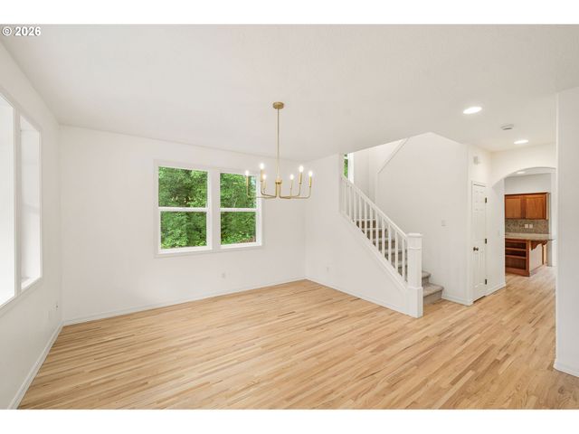 8416 Sw CEDARCREST St, Portland, OR 97223