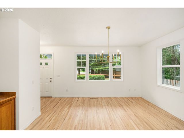 8416 Sw CEDARCREST St, Portland, OR 97223