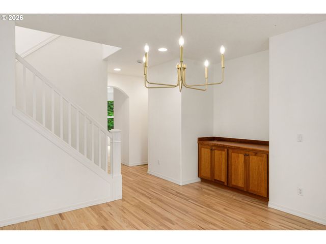 8416 Sw CEDARCREST St, Portland, OR 97223
