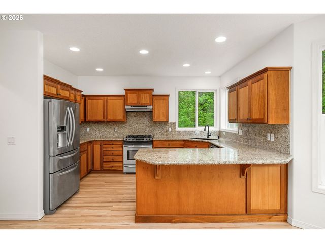 8416 Sw CEDARCREST St, Portland, OR 97223