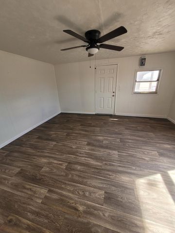 1055 S 3rd Street, Slaton, TX 79364