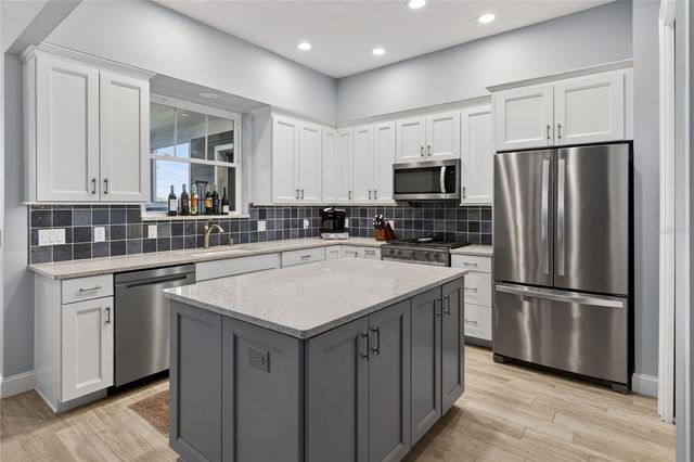 260 S CENTRAL AVENUE, Umatilla, FL 32784