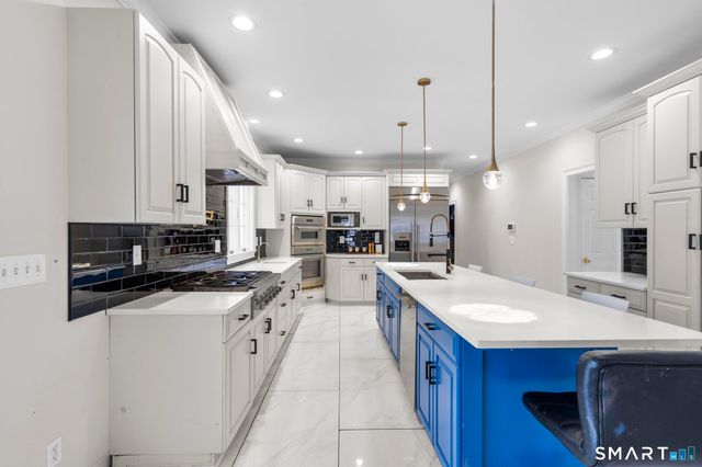 13 Surrey Lane, Monroe, CT 06468