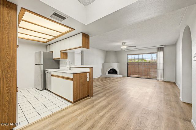 10410 N CAVE CREEK Road 1009, Phoenix, AZ 85020