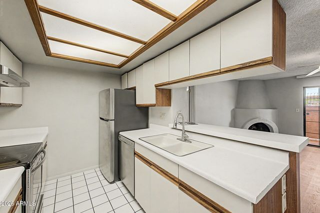 10410 N CAVE CREEK Road 1009, Phoenix, AZ 85020