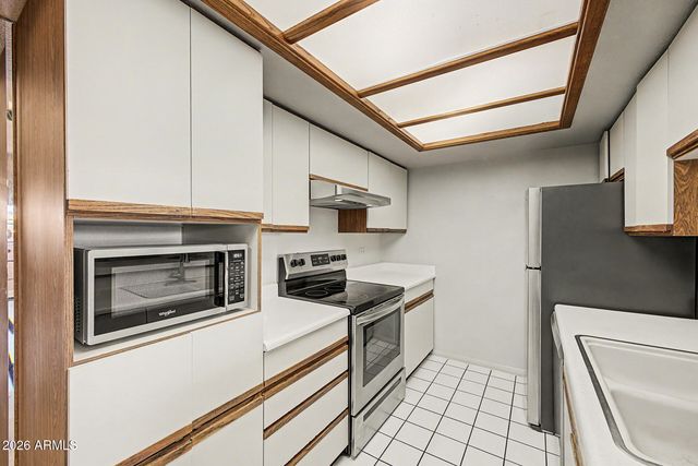 10410 N CAVE CREEK Road 1009, Phoenix, AZ 85020