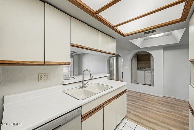 10410 N CAVE CREEK Road 1009, Phoenix, AZ 85020