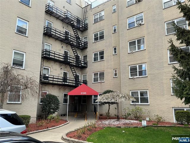 2195 N Central Road 3E, Fort Lee, NJ 07024