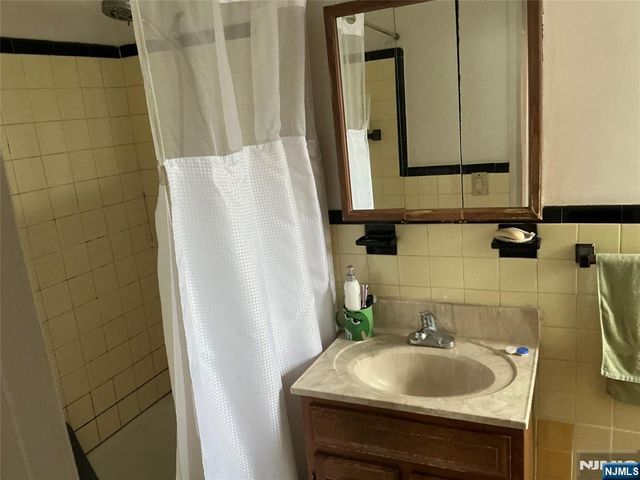 2195 N Central Road 3E, Fort Lee, NJ 07024