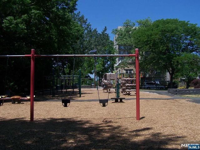 2195 N Central Road 3E, Fort Lee, NJ 07024