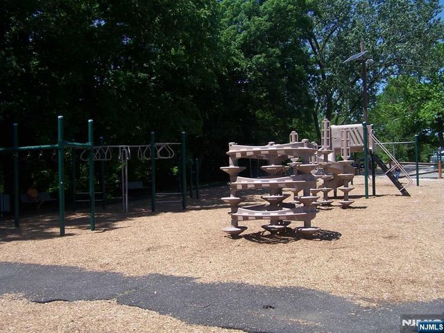 2195 N Central Road 3E, Fort Lee, NJ 07024